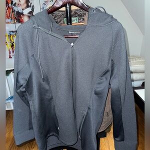 Swiss Tech zipper Jacket
Grey Color
L - XL Size